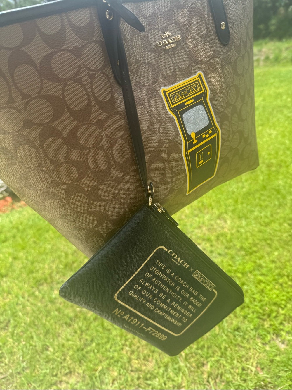 Coach x Pacman Reversible City tote like new - Picture 10 of 10